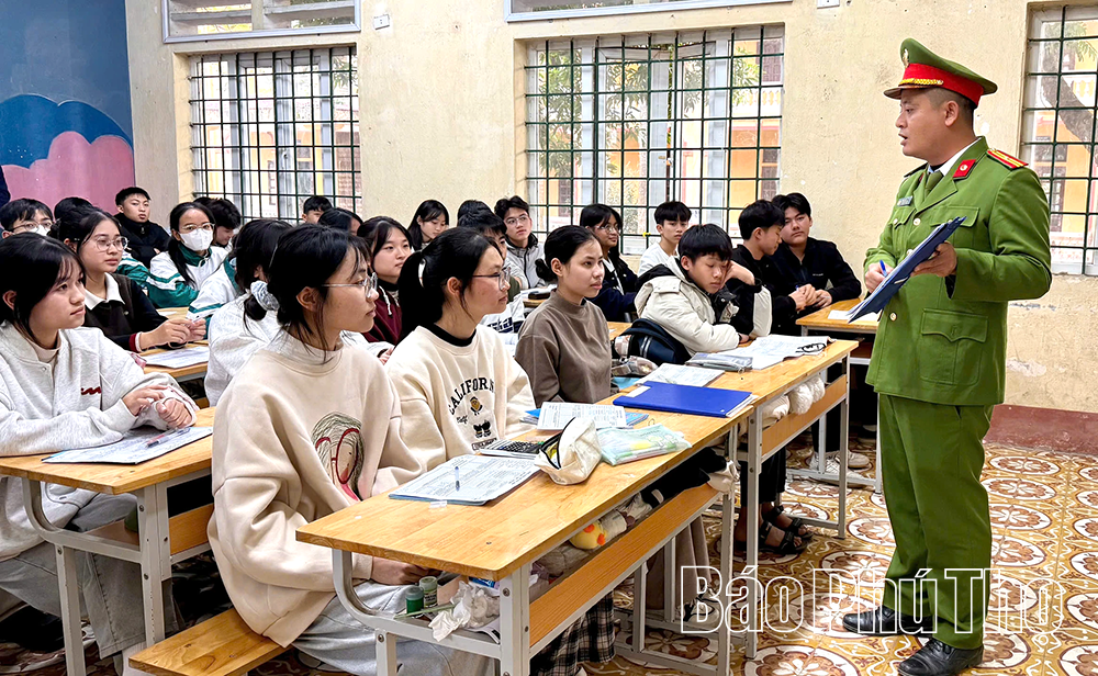 Công an xã Liên Hòa quyết liệt ngăn chặn pháo nổ trái phép dịp Tết