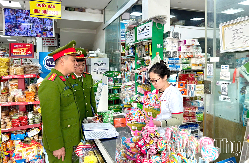 Công an xã Liên Hòa quyết liệt ngăn chặn pháo nổ trái phép dịp Tết