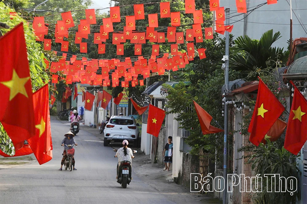 Rực rỡ cờ hoa chào mừng Đại hội đại biểu toàn quốc lần thứ XIV của Đảng