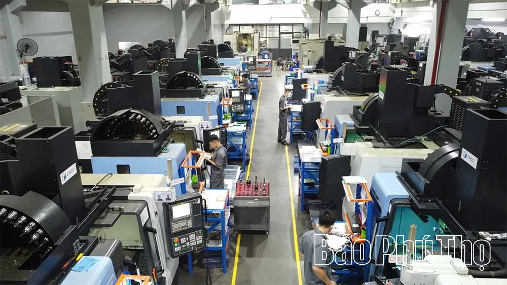 Thi đua sản xuất, kinh doanh chào mừng Đại hội Đảng