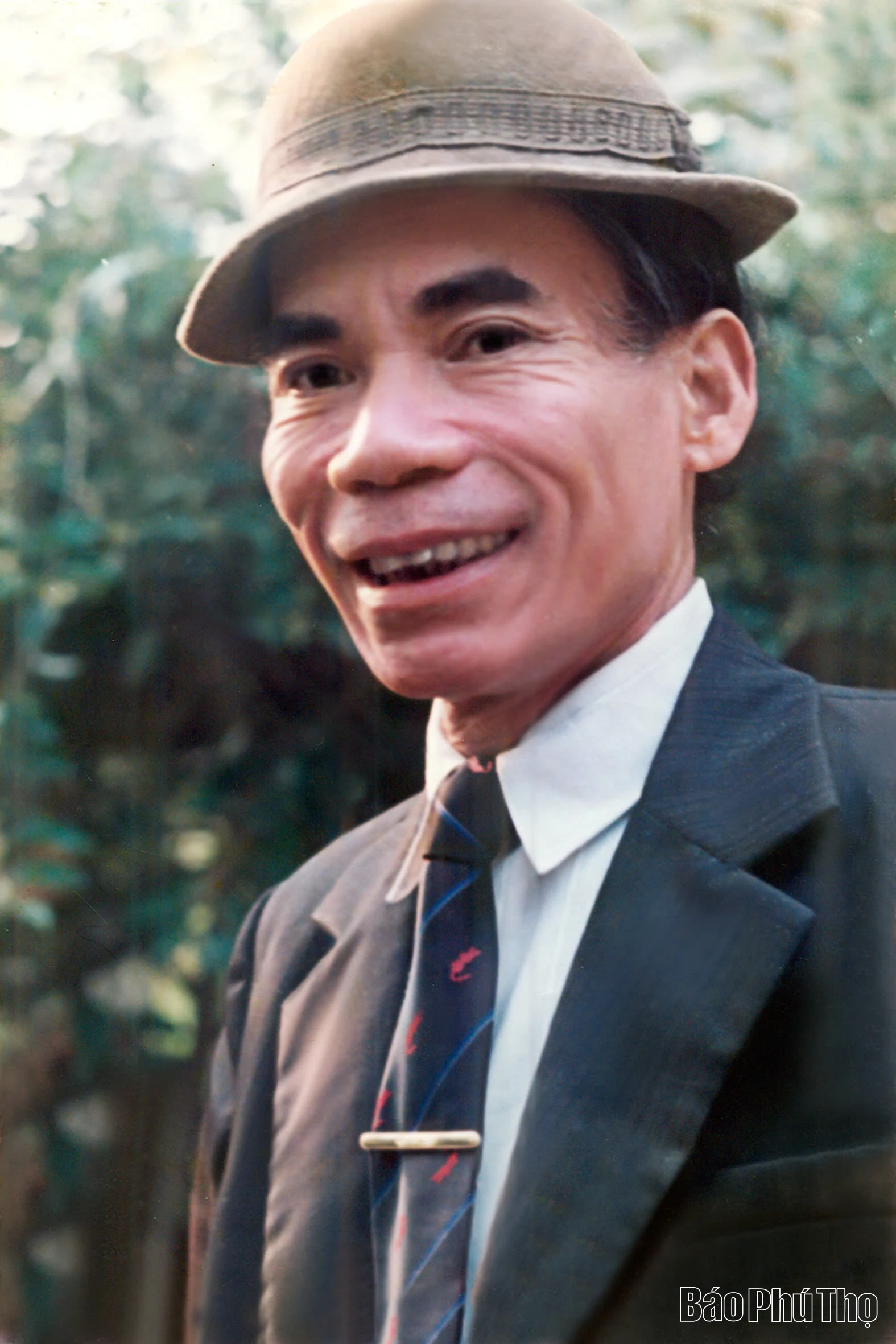 Tình cảm của nhà thơ Nguyễn Đình Ảnh với Người thầy dạy lớp Một