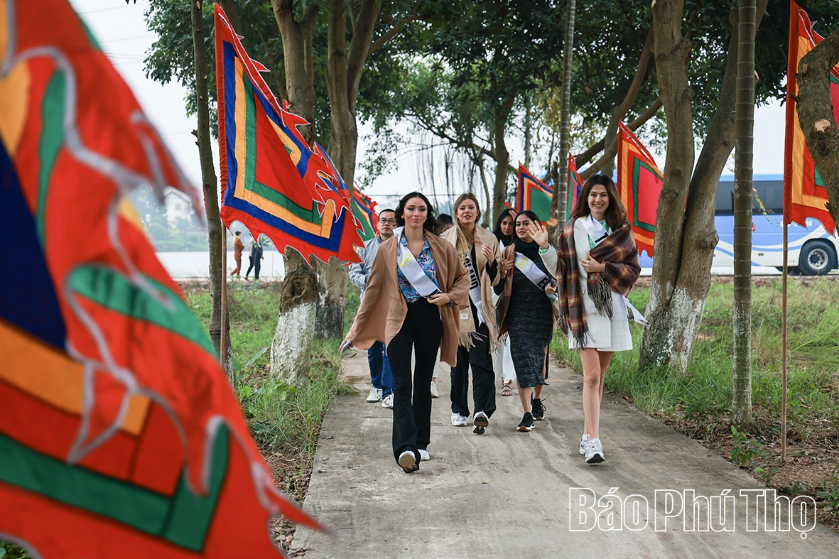 Độc đáo kiến trúc đền Phú Đa