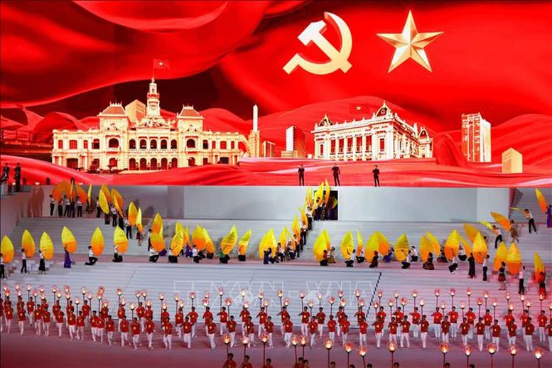 “Tiến lên! Toàn thắng ắt về ta!”