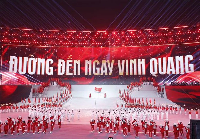 “Tiến lên! Toàn thắng ắt về ta!”