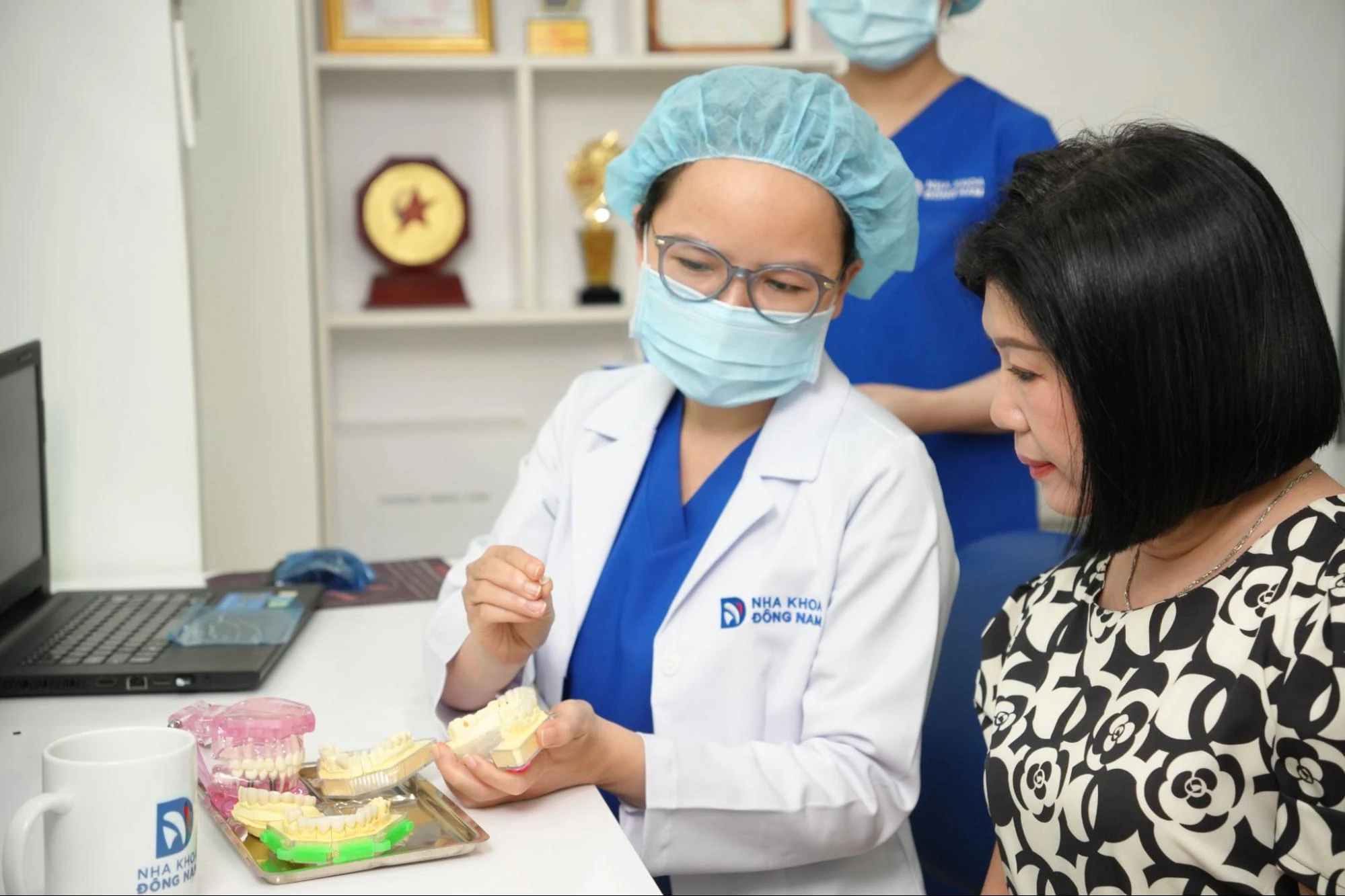 Tuổi 52 làm lại răng sứ: Lần này tôi học được bài học đắt giá