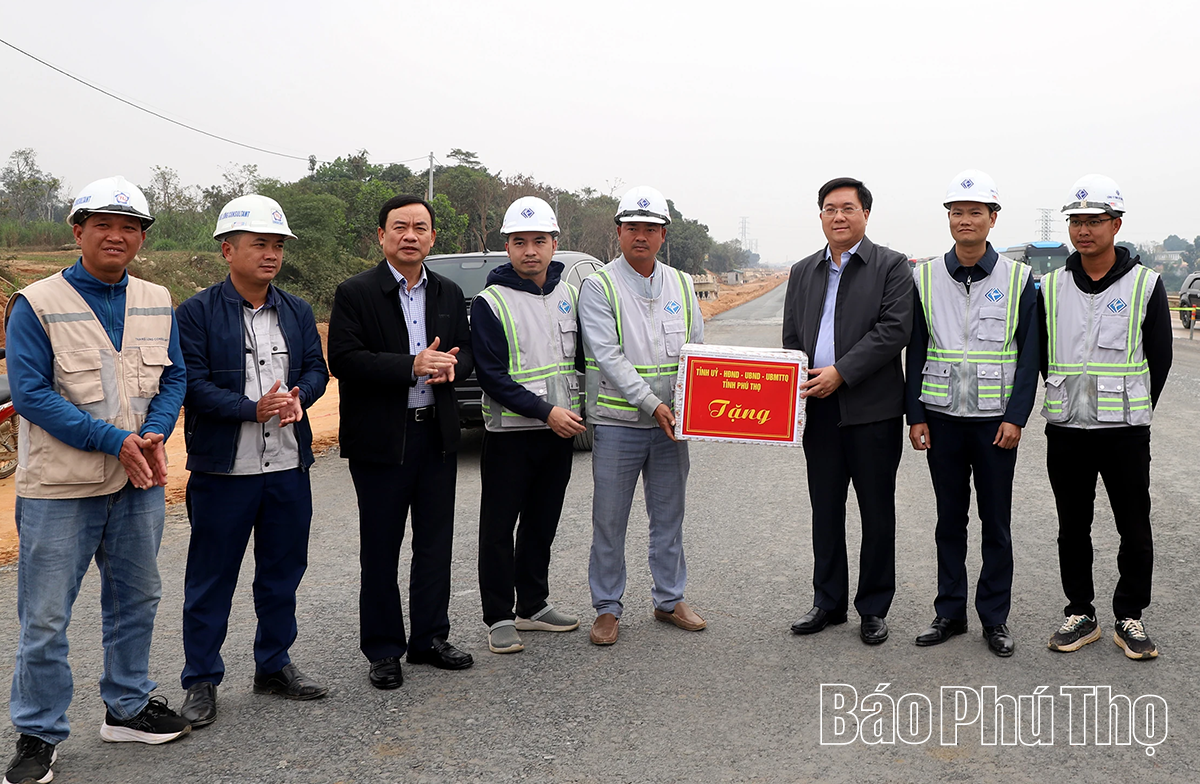 Chủ tịch UBND tỉnh Trần Duy Đông kiểm tra tiến độ một số dự án giao thông trên địa bàn tỉnh