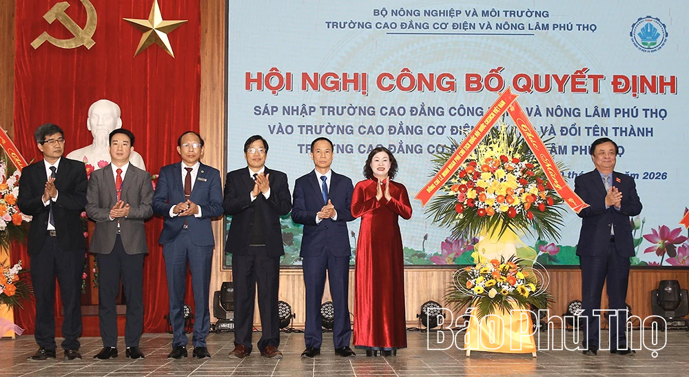 Lễ Công bố quyết định về tổ chức cán bộ Trường Cao đẳng Cơ điện và Nông Lâm Phú Thọ