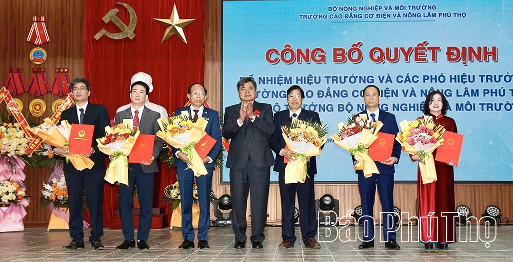 Lễ Công bố quyết định về tổ chức cán bộ Trường Cao đẳng Cơ điện và Nông Lâm Phú Thọ