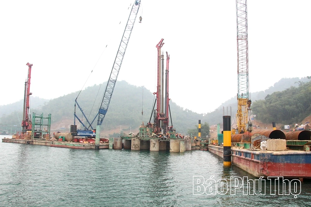 Đại công trường cao tốc Hòa Bình - Mộc Châu: Nơi Tết đến sớm