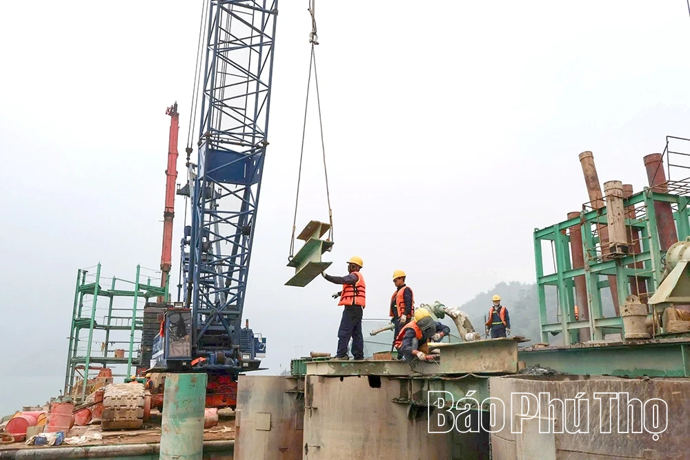 Đại công trường cao tốc Hòa Bình - Mộc Châu: Nơi Tết đến sớm