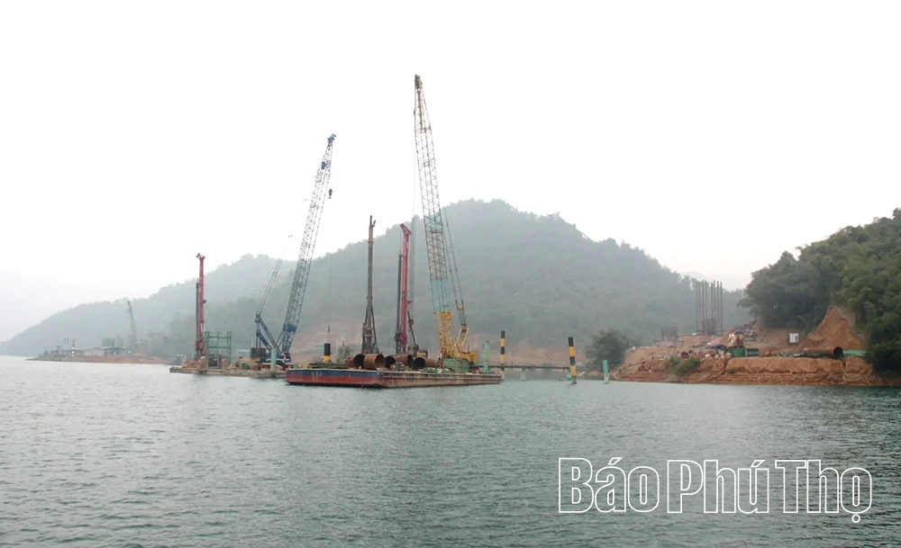 Đại công trường cao tốc Hòa Bình - Mộc Châu: Nơi Tết đến sớm