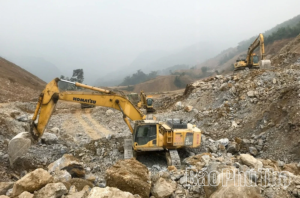 Đại công trường cao tốc Hòa Bình - Mộc Châu: Nơi Tết đến sớm