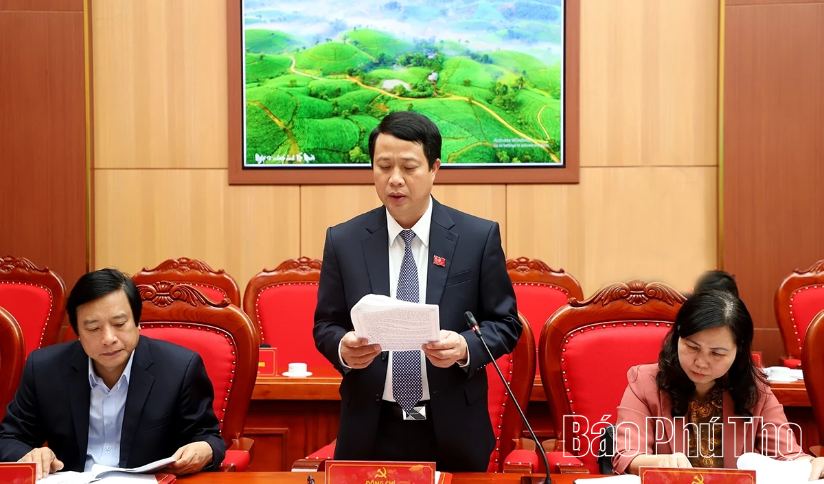 Trao Huy hiệu Đảng cho Thiếu tướng Nguyễn Đình Cương