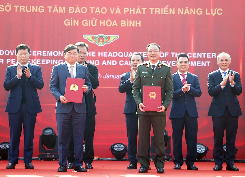 Gìn giữ hòa bình bằng bản lĩnh Công an nhân dân Việt Nam