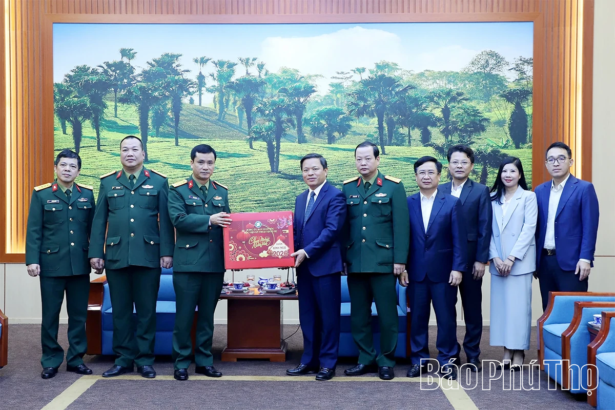 Đoàn cán bộ Học viện Kỹ thuật Quân sự thăm, chúc Tết tỉnh Phú Thọ