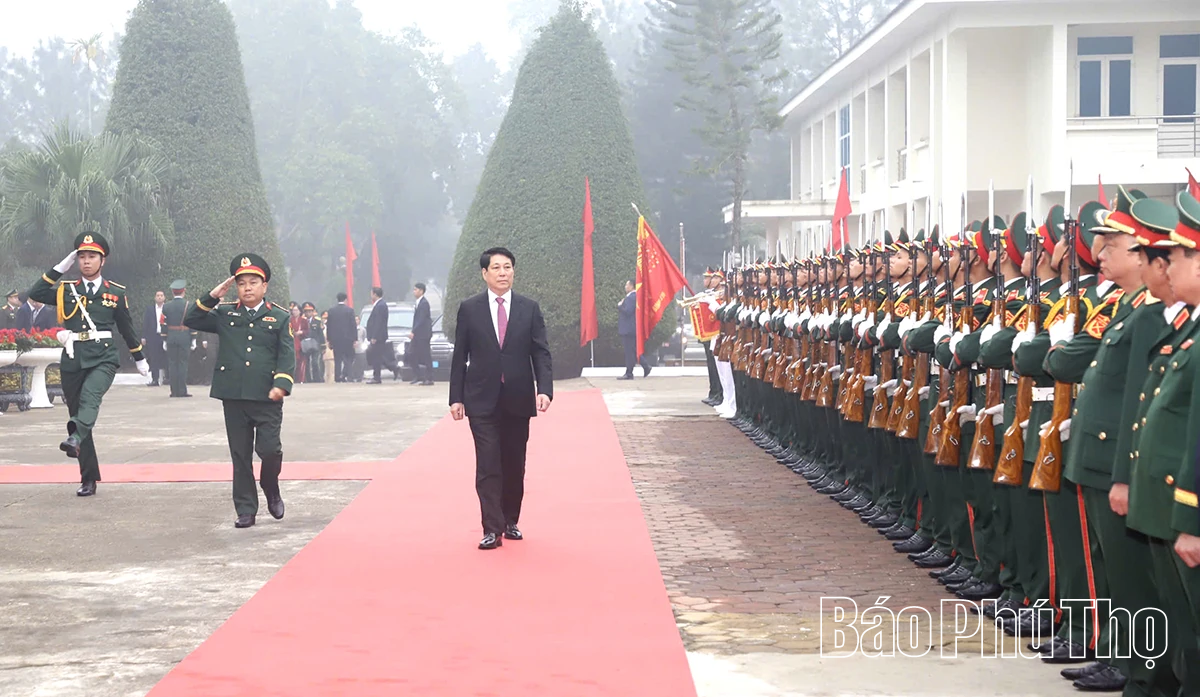 Chủ tịch nước Lương Cường thăm, chúc Tết cán bộ, chiến sĩ Sư đoàn 316