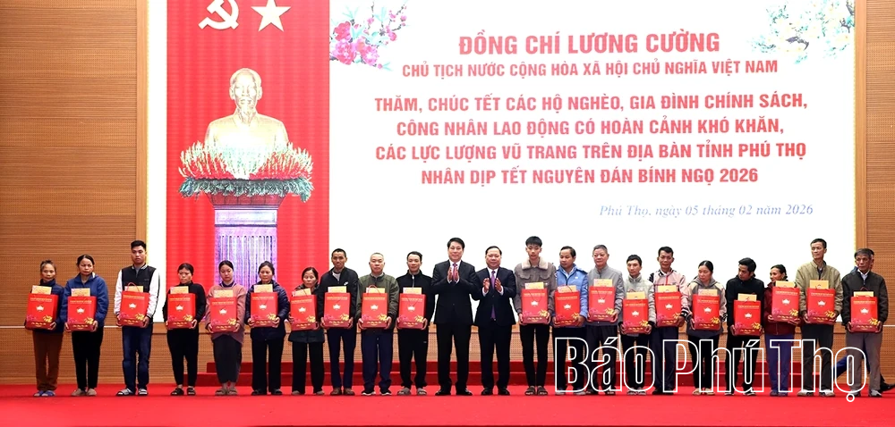 Chủ tịch nước Lương Cường thăm, tặng quà và chúc Tết tại Phú Thọ