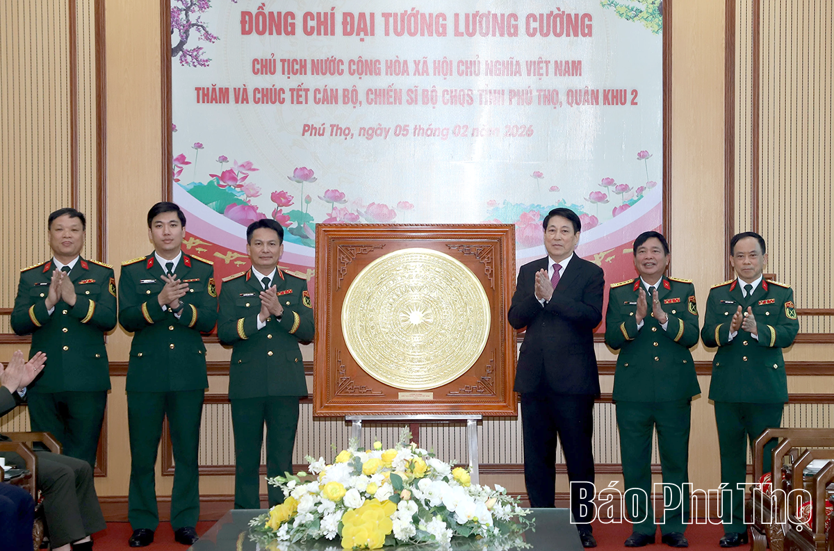 Chủ tịch nước Lương Cường thăm, tặng quà và chúc Tết tại Phú Thọ