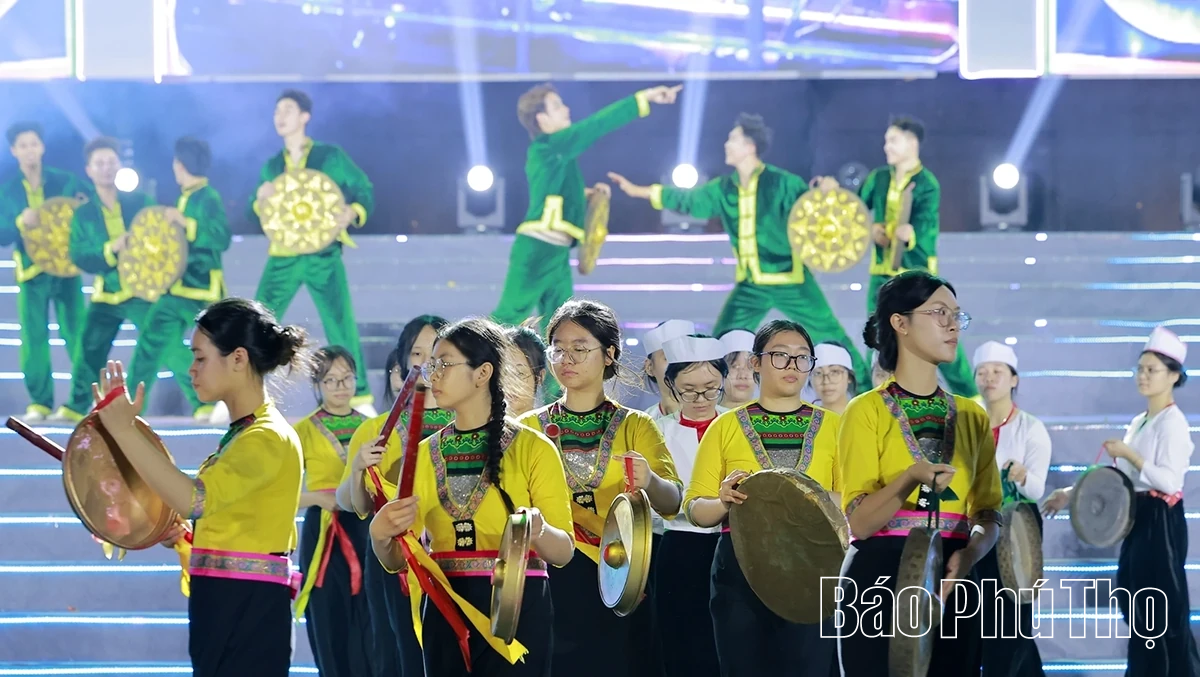 Chương trình nghệ thuật Đất Tổ linh thiêng - Khát vọng hùng cường”