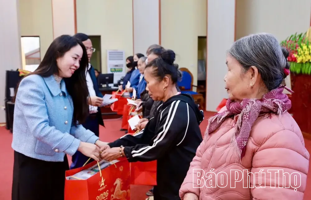 Hội Doanh nhân trẻ tỉnh trao quà “Tết nhân ái 2026” tại xã Xuân Lũng