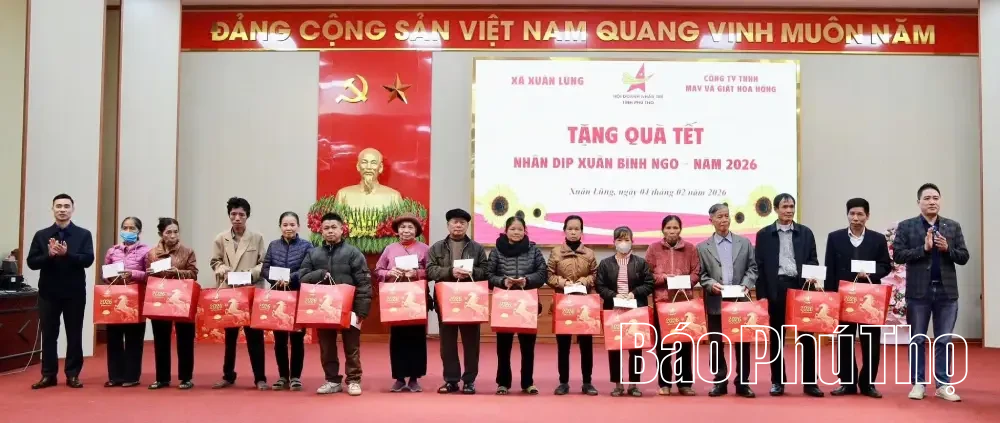 Hội Doanh nhân trẻ tỉnh trao quà “Tết nhân ái 2026” tại xã Xuân Lũng
