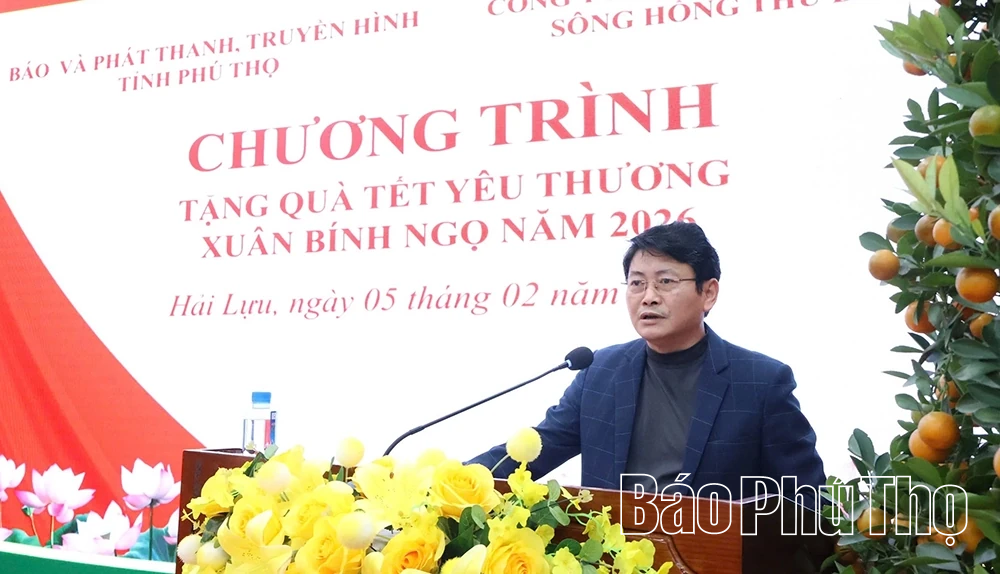 Trao quà Tết tặng hộ nghèo tại xã Hải Lựu