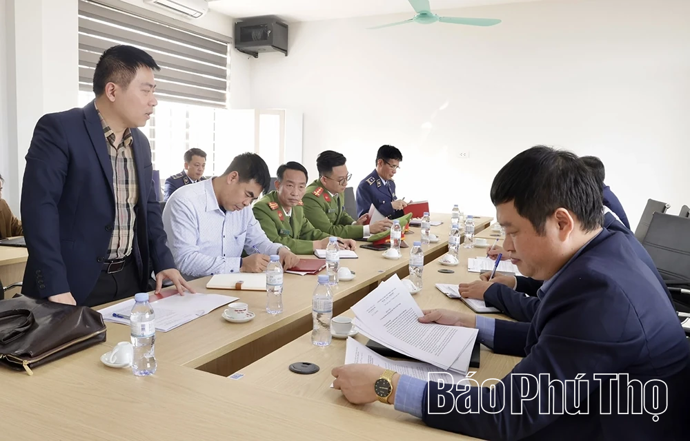 Kiểm tra công tác bình ổn thị trường hàng hoá xã Thổ Tang