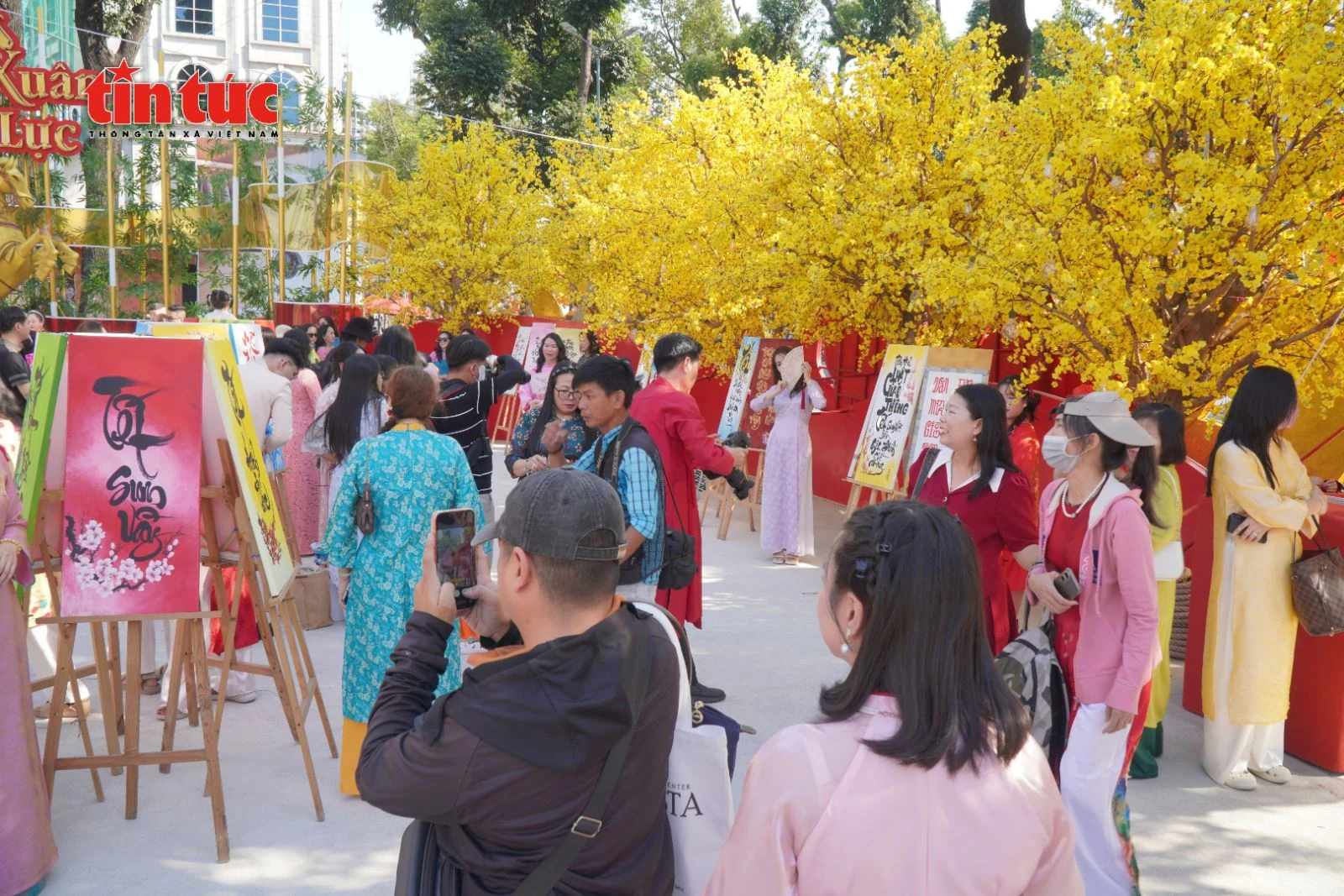 Thủ tướng đôn đốc thực hiện nhiệm vụ phục vụ nhân dân đón Tết Nguyên đán