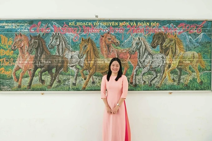 Tranh vẽ ngựa bằng phấn màu của cô giáo mỹ thuật gây sốt