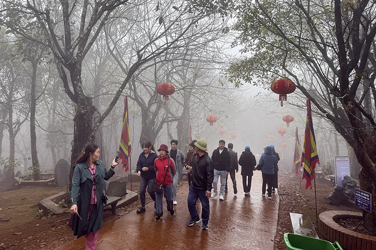 Thời tiết ngày 6/2: Không khí lạnh tràn xuống, Bắc Bộ mưa rét trong nhiều ngày