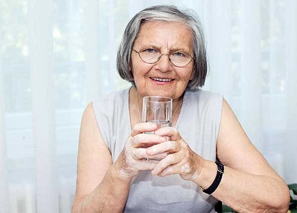 Dịp Tết, dù bận cũng đừng quên uống nước khi thức dậy vì 5 lý do này