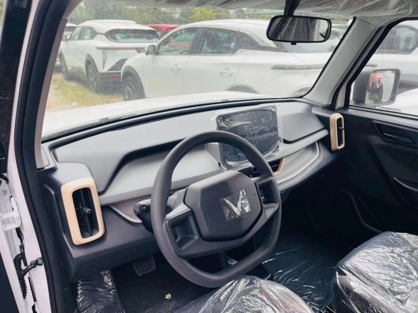 Ngắm VinFast VF 3 Plus vừa về đại lý Việt: Bổ sung thêm trang bị, giá 315 triệu đồng