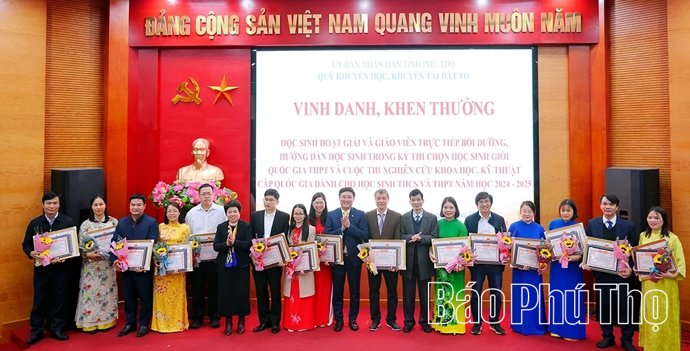 Vinh danh học sinh giỏi quốc gia và giáo viên bồi dưỡng năm học 2024 - 2025