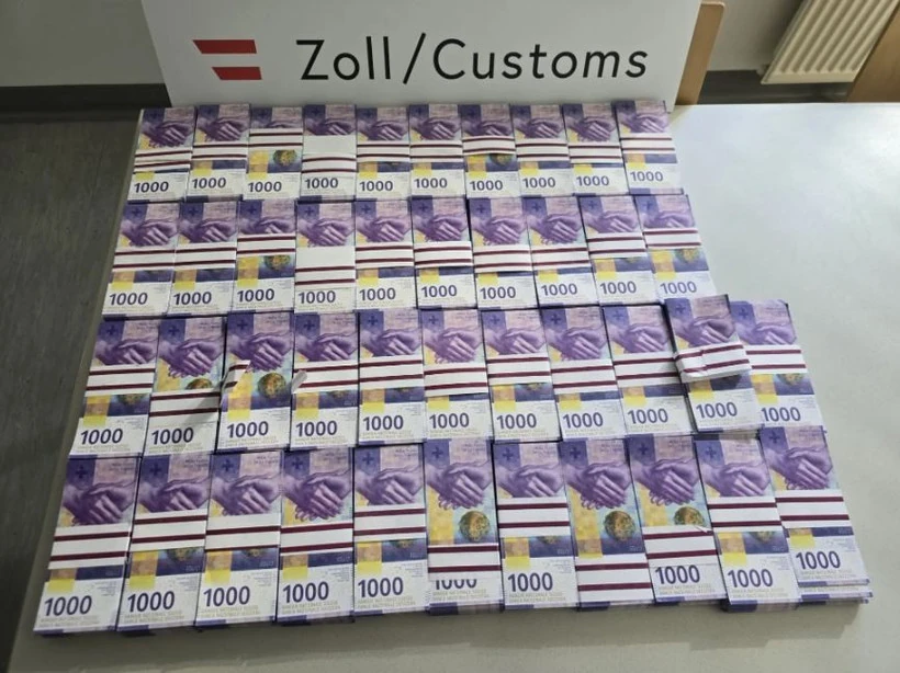 Europol triệt phá các mạng lưới phân phối 1,2 tỷ euro tiền giả qua bưu điện