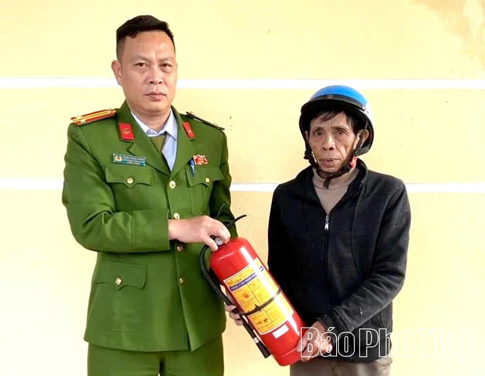 Tăng cường vận động, thu hồi vũ khí, vật liệu nổ, công cụ hỗ trợ