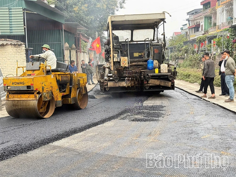 Những con đường ý Đảng, lòng dân