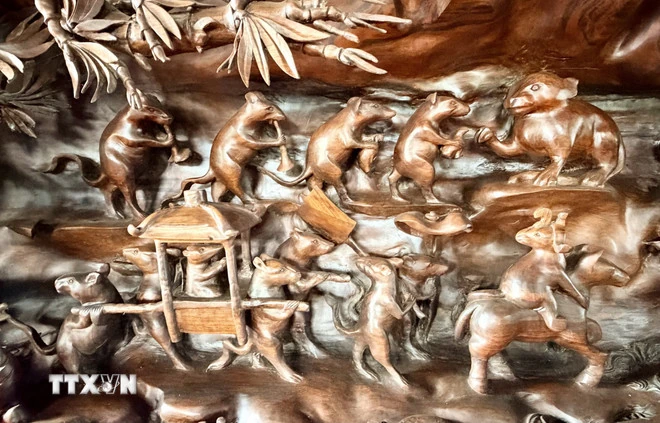 “Bảo tàng” gỗ lũa giữa dòng sông Tiền: Điểm tham quan thu hút du khách