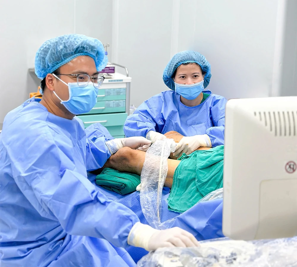 Điều trị suy giãn tĩnh mạch - chọn Lạc Việt