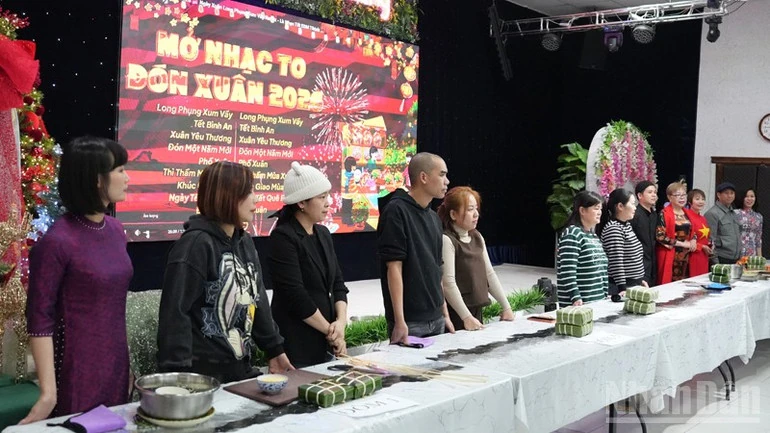 Thơm mùi bánh chưng xanh ở xứ tuyết