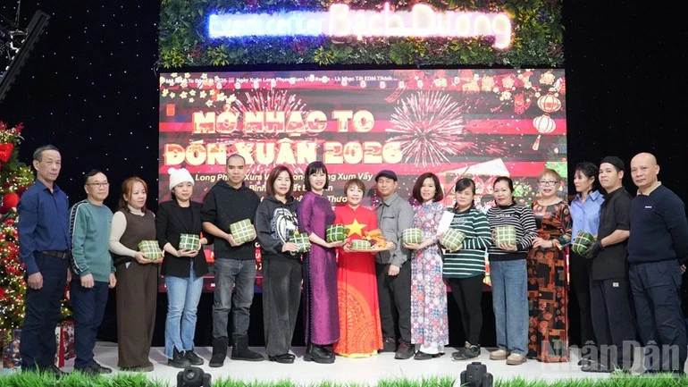 Thơm mùi bánh chưng xanh ở xứ tuyết