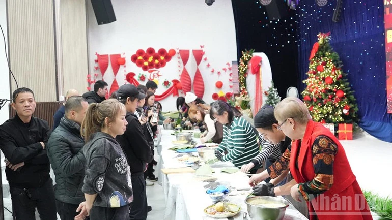 Thơm mùi bánh chưng xanh ở xứ tuyết