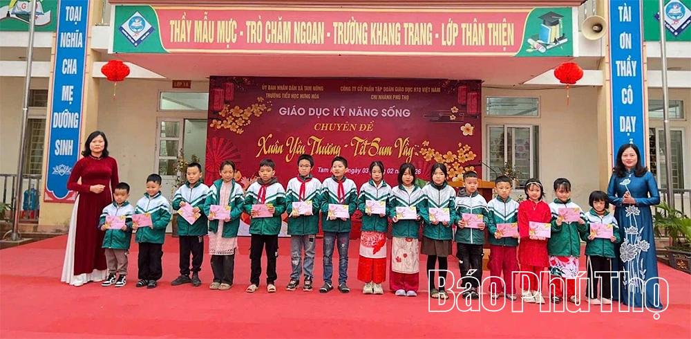Tam Nông chăm lo cho học sinh có hoàn cảnh khó khăn