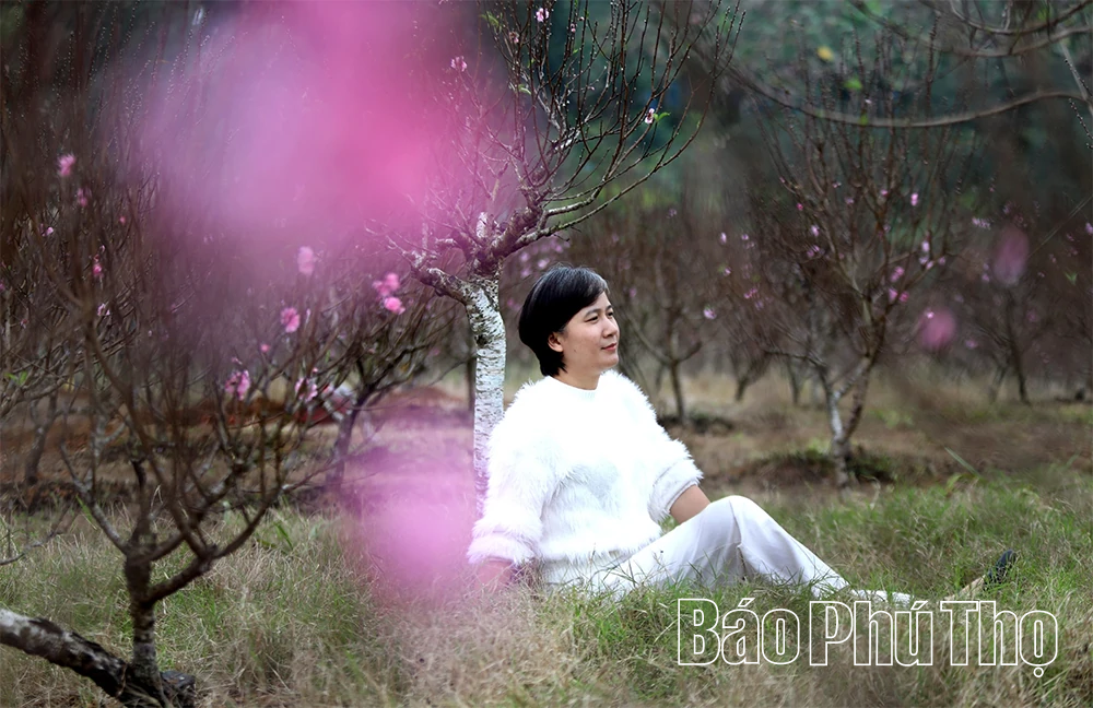 Sắc đào chạm Tết