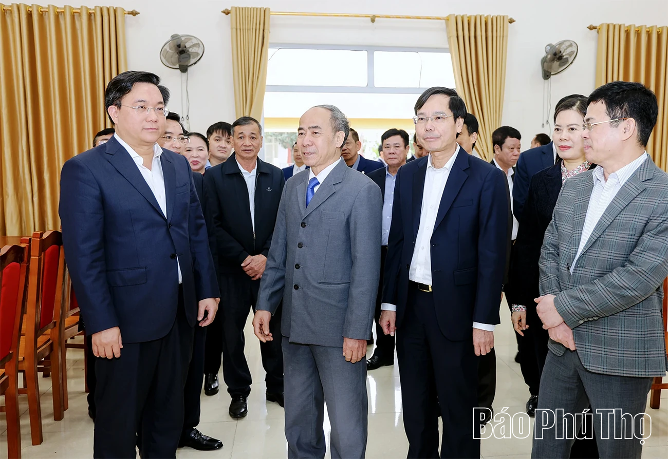 Chủ tịch UBND tỉnh Trần Duy Đông kiểm tra công tác chuẩn bị bầu cử tại phường Vĩnh Phúc và Vĩnh Yên