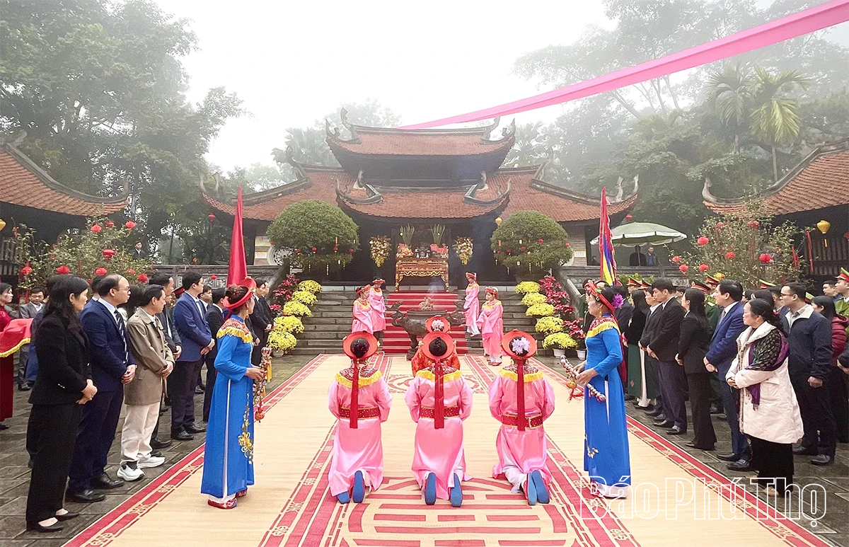 Khu Di tích lịch sử Đền Hùng dâng hương tưởng niệm Tổ Mẫu Âu Cơ