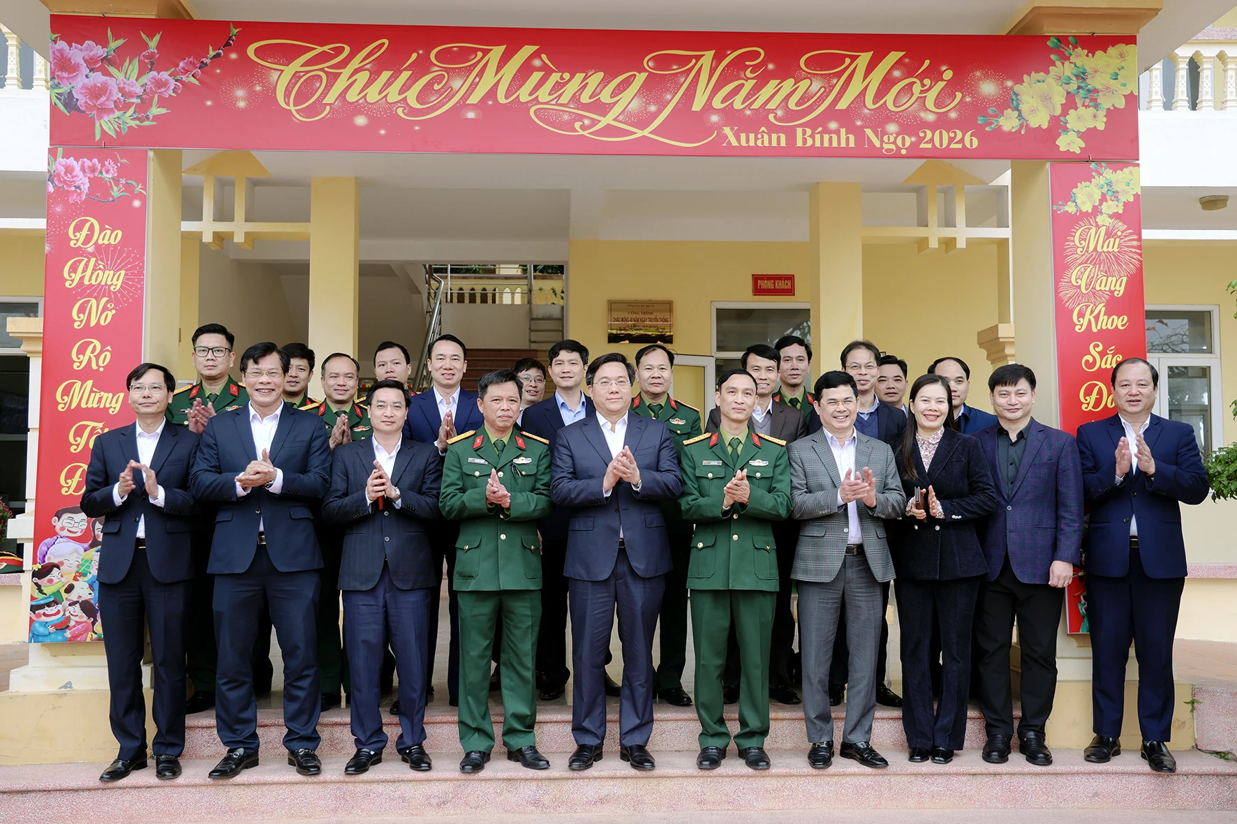 Chủ tịch UBND tỉnh Trần Duy Đông kiểm tra công tác chuẩn bị bầu cử tại phường Vĩnh Phúc và Vĩnh Yên