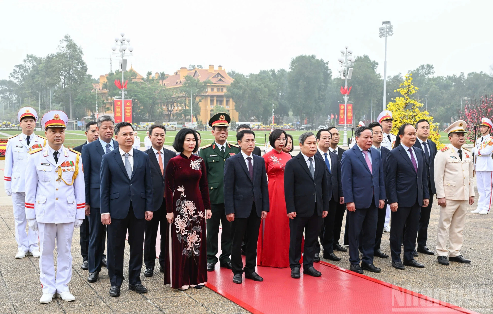 Các đồng chí lãnh đạo Đảng, Nhà nước vào Lăng viếng Chủ tịch Hồ Chí Minh
