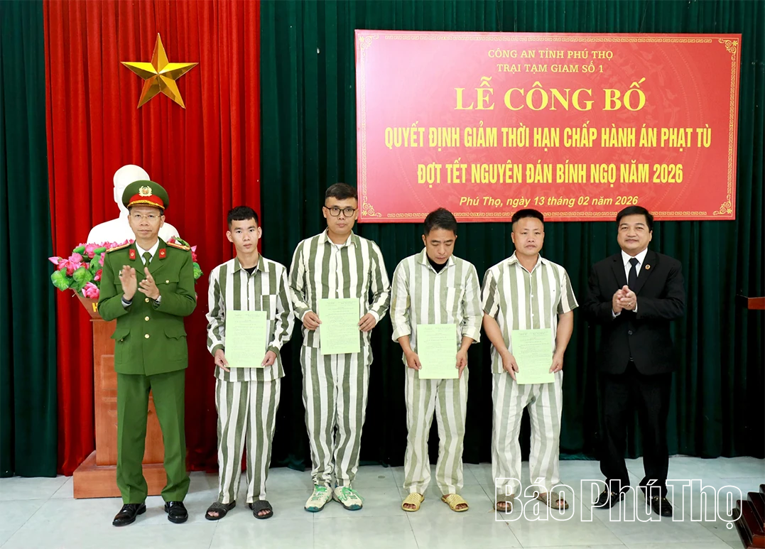 Công bố Quyết định giảm án cho 12 phạm nhân tại Trại Tạm giam số 1