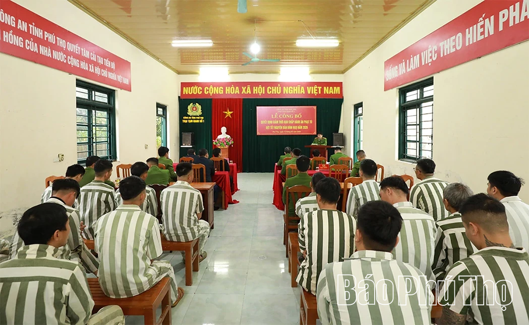 Công bố Quyết định giảm án cho 12 phạm nhân tại Trại Tạm giam số 1