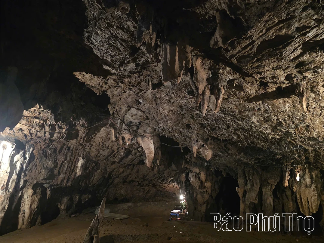 Động Tiên Phi: “Viên ngọc quý” ẩn mình trên đỉnh Thung Phi